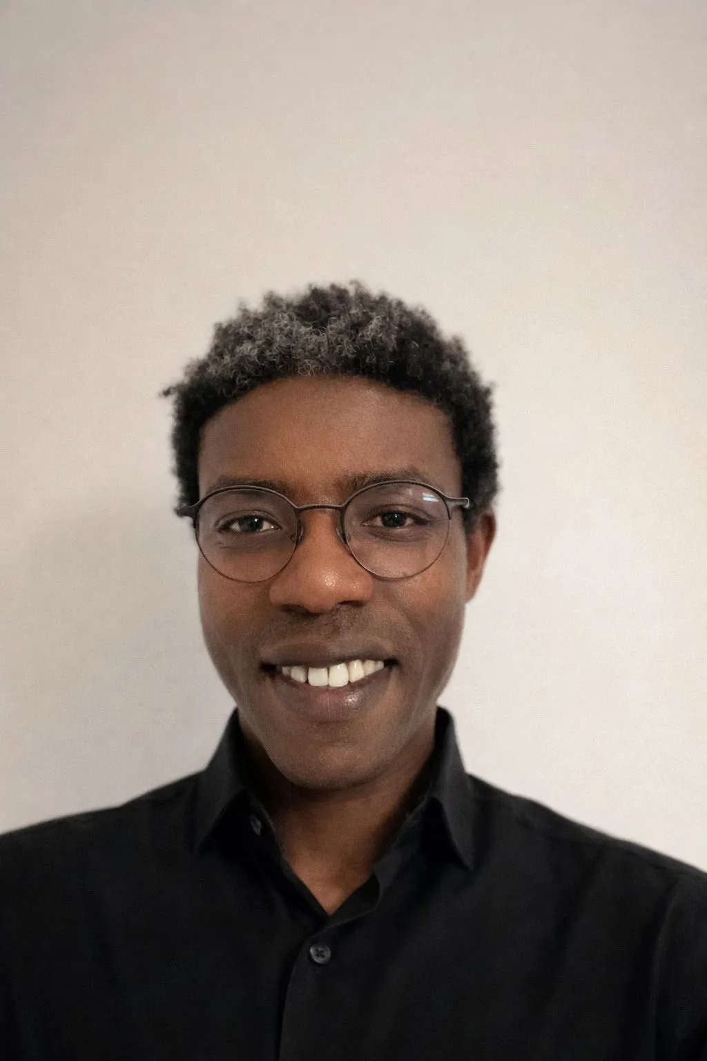 Portrait du Dr Adner Neyret, médecin praticien FMH, fondateur du Cabinet Continuum